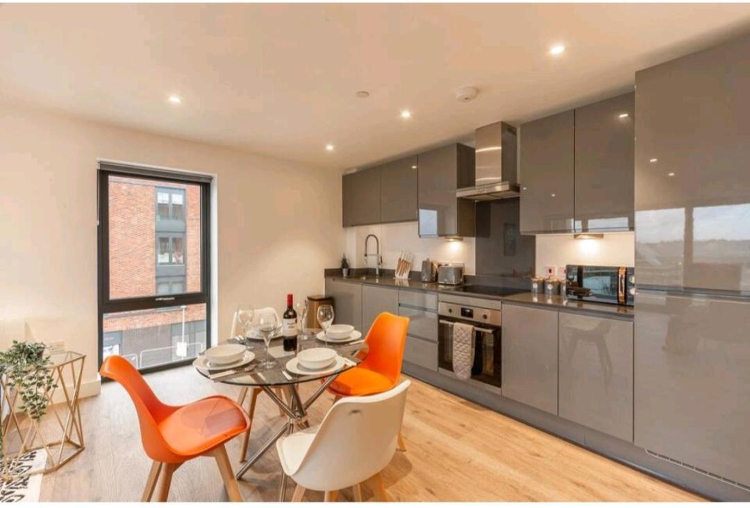Spacious Balcony View Apt Near Nec Bhx Free Parking Sleeps 4 Hockley Heath Exterior foto